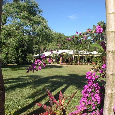 Wongaling Beach Hibiscus Lodge Bed & Breakfast المظهر الخارجي الصورة